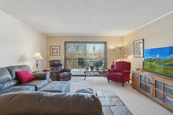 $199,000 | 2445 Londin Lane East, Unit 212, Maplewood, MN 55119