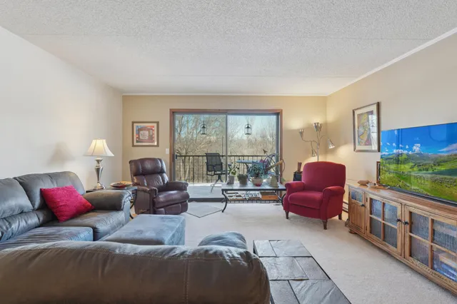 $199,000 | 2445 Londin Lane East, Unit 212, Maplewood, MN 55119