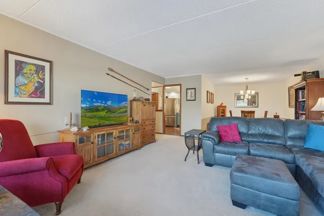 $199,000 | 2445 Londin Lane East, Unit 212, Maplewood, MN 55119