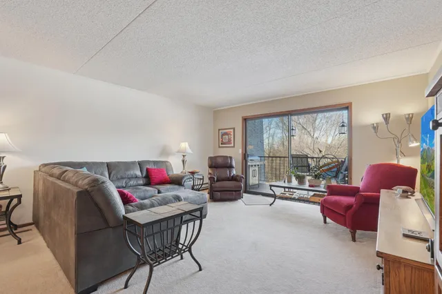 $199,000 | 2445 Londin Lane East, Unit 212, Maplewood, MN 55119