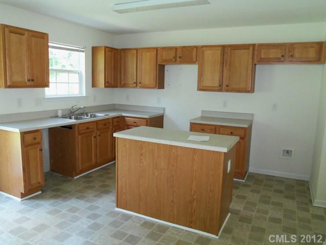 5139 Raspberry Knoll Drive Charlotte, NC 28208 - Photo 6 of 16 Gallery Image 6