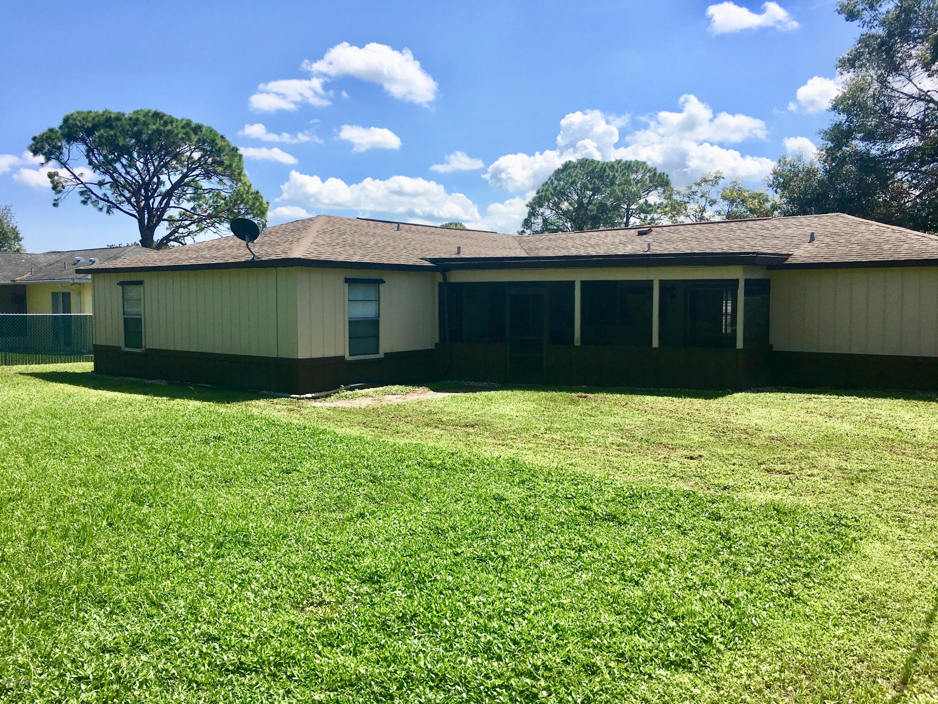 853 Furth Road Northwest Palm Bay, FL 32907 - Photo 26 of 29 a front view of a house with a yard