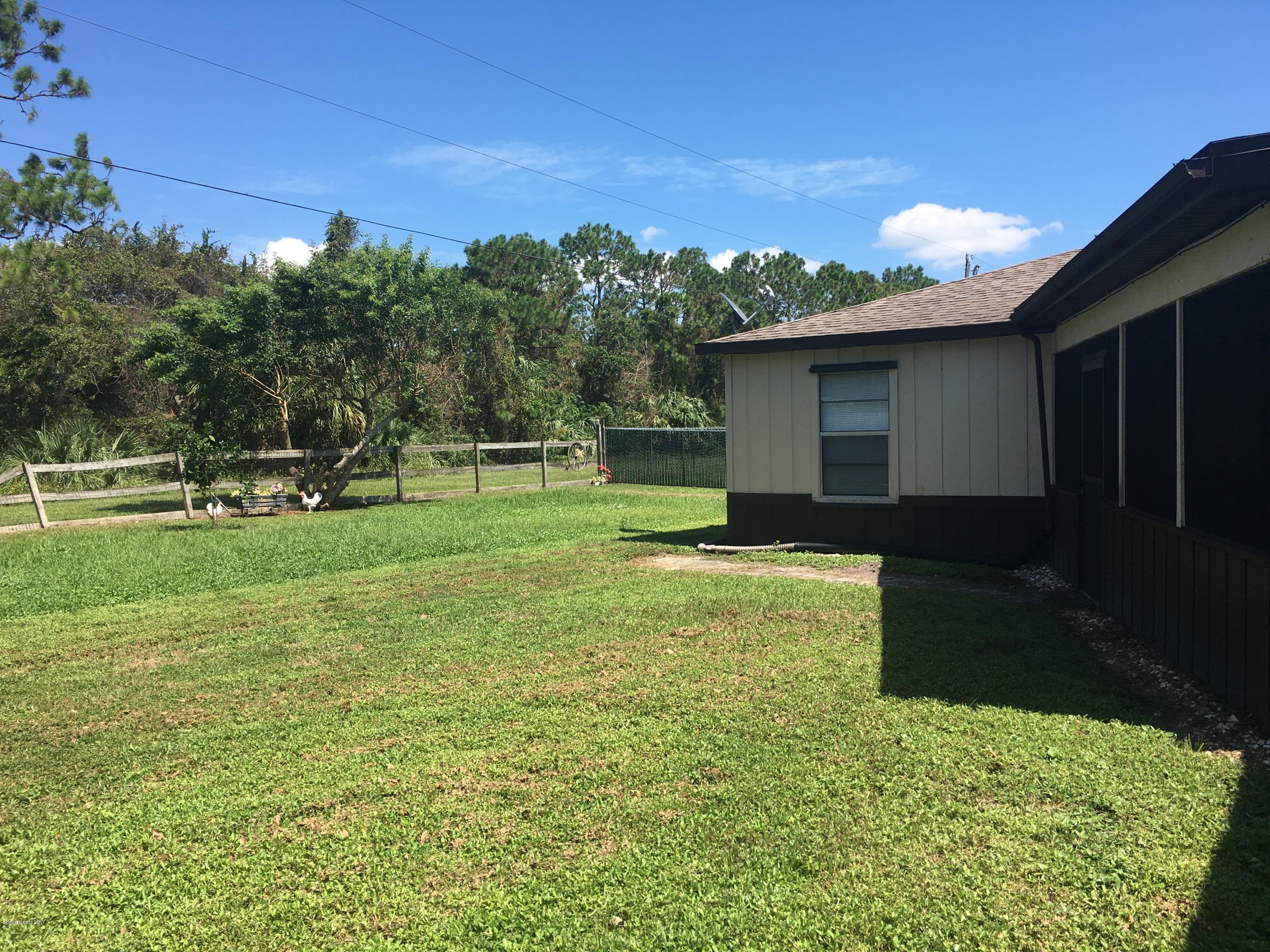 853 Furth Road Northwest Palm Bay, FL 32907 - Photo 27 of 29 a backyard of a house with lots of green space