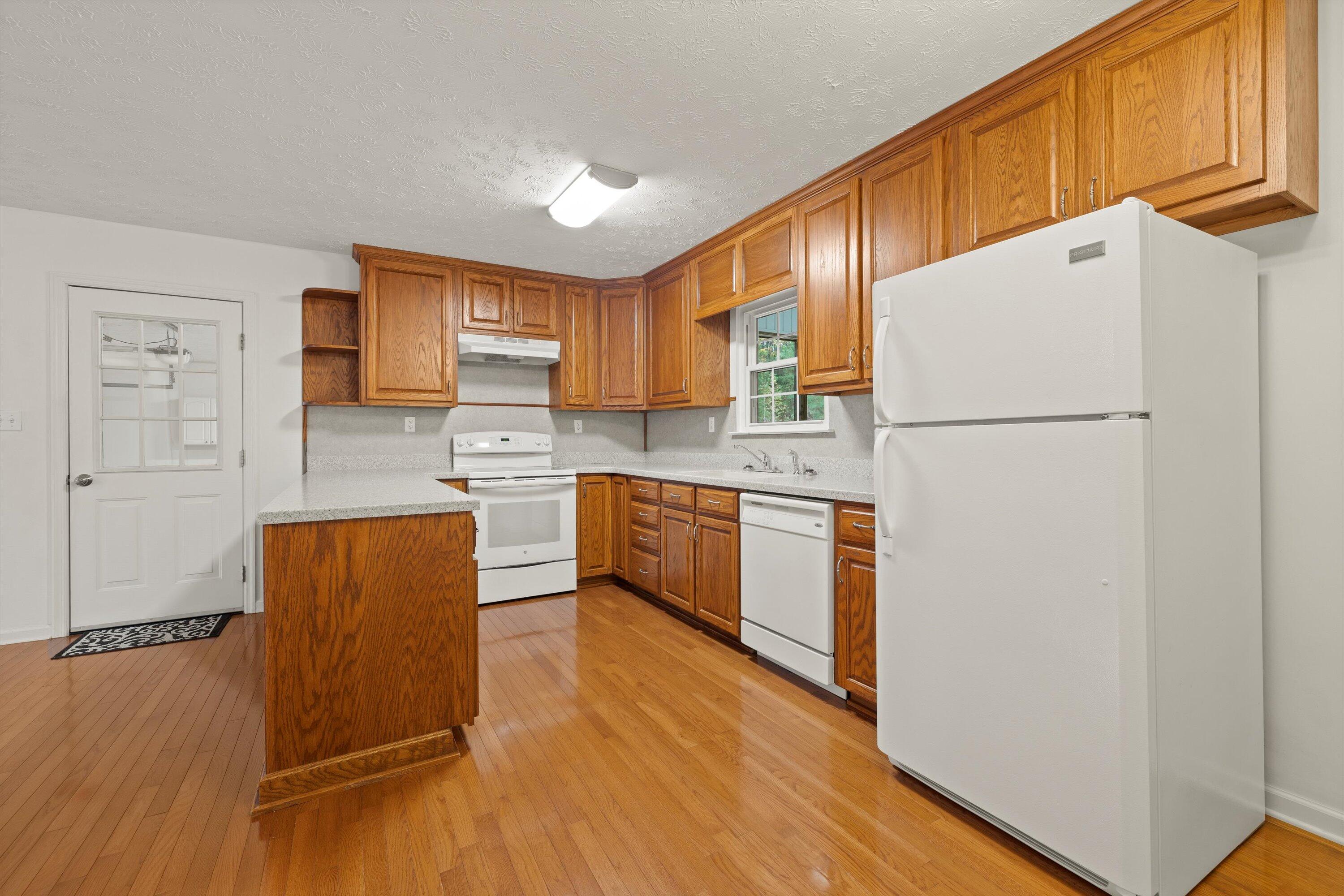 323 West Rogers Road LaFayette, GA 30728 - Photo 11 of 28 10-323 W Rogers Rd-10