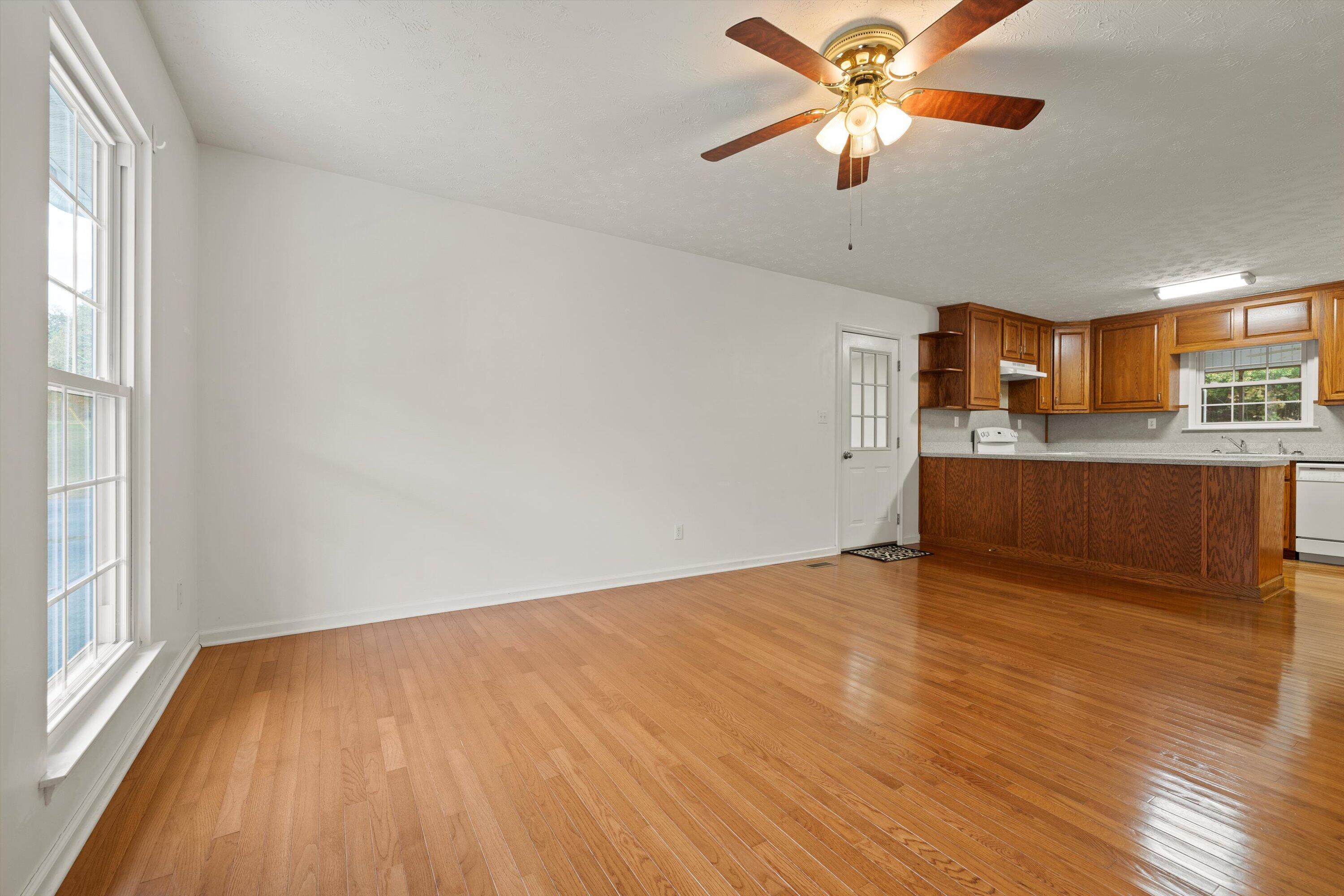 323 West Rogers Road LaFayette, GA 30728 - Photo 9 of 28 08-323 W Rogers Rd-08