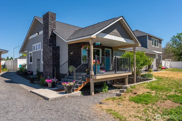 $695,000 | 1400 East Nelson Road, Moses Lake, WA 98837
