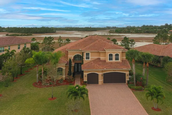 an aerial view of house with yard and lake view