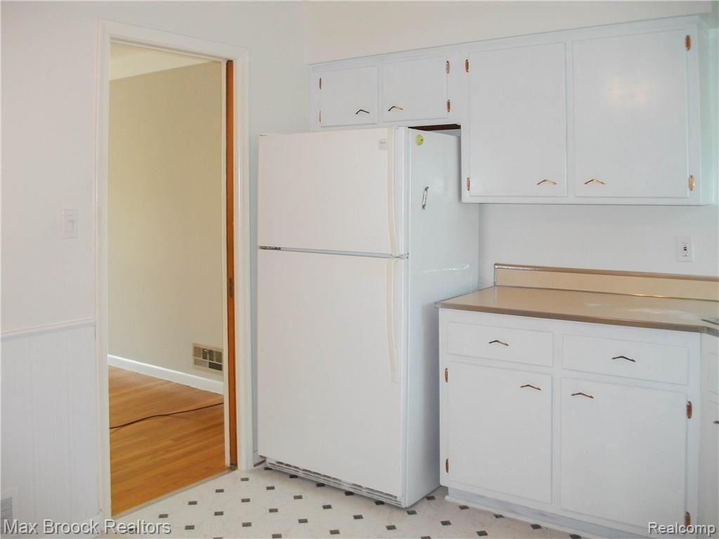 3684 Shaddick Road Waterford, MI 48328 - Photo 5 of 14 3684Shaddick-3.jpg