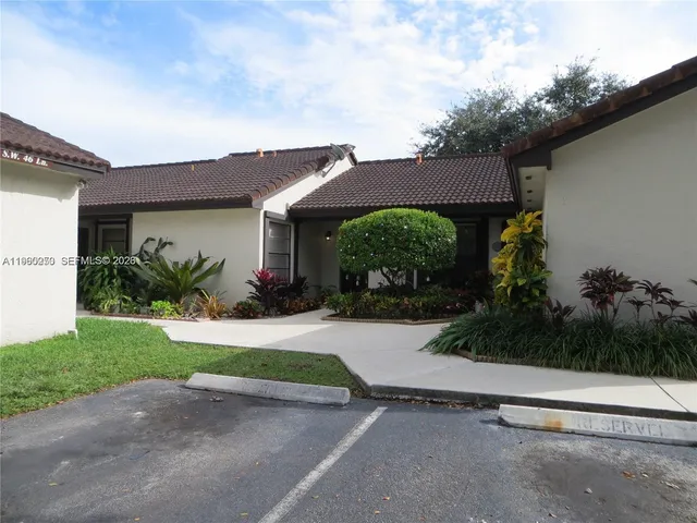 $2,200 | 15207 Southwest 46th Lane, Unit G79, Miami, FL 33185