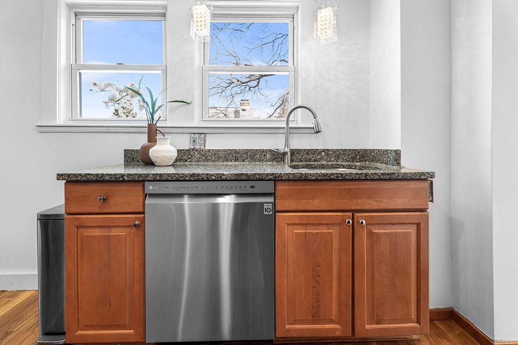 105 Ripley Street, Unit 105 Newton, MA 02459 - Photo 8 of 26 Gallery Image 8
