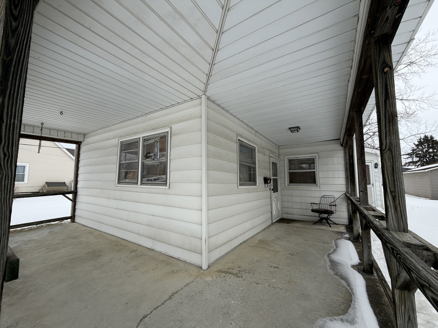 510 North 3rd Street Hoopeston, IL 60942 - Photo 3 of 20 a view of a porch with a table and chairs