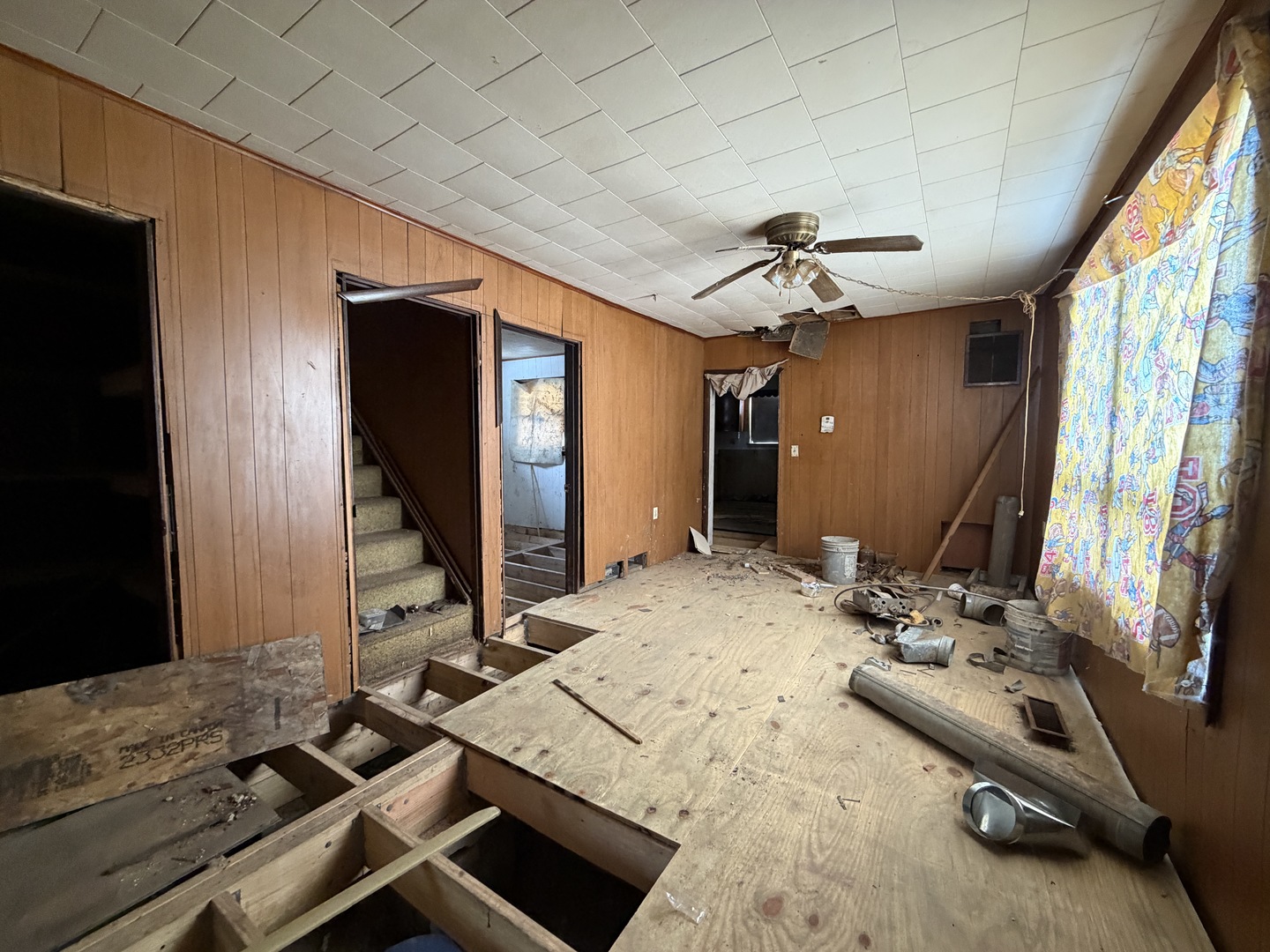 510 North 3rd Street Hoopeston, IL 60942 - Photo 7 of 20 a room with gym equipment