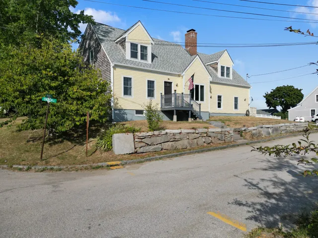 $384,500 | 4 Church Street, Winterport, ME 04496
