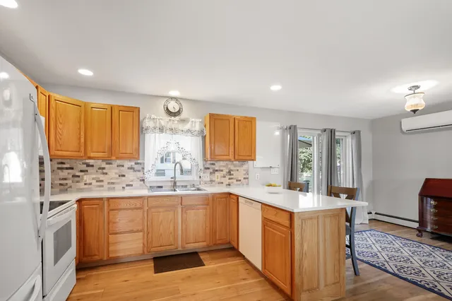 $384,500 | 4 Church Street, Winterport, ME 04496