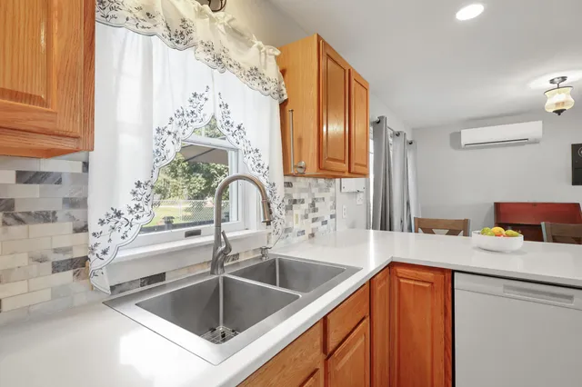 $384,500 | 4 Church Street, Winterport, ME 04496