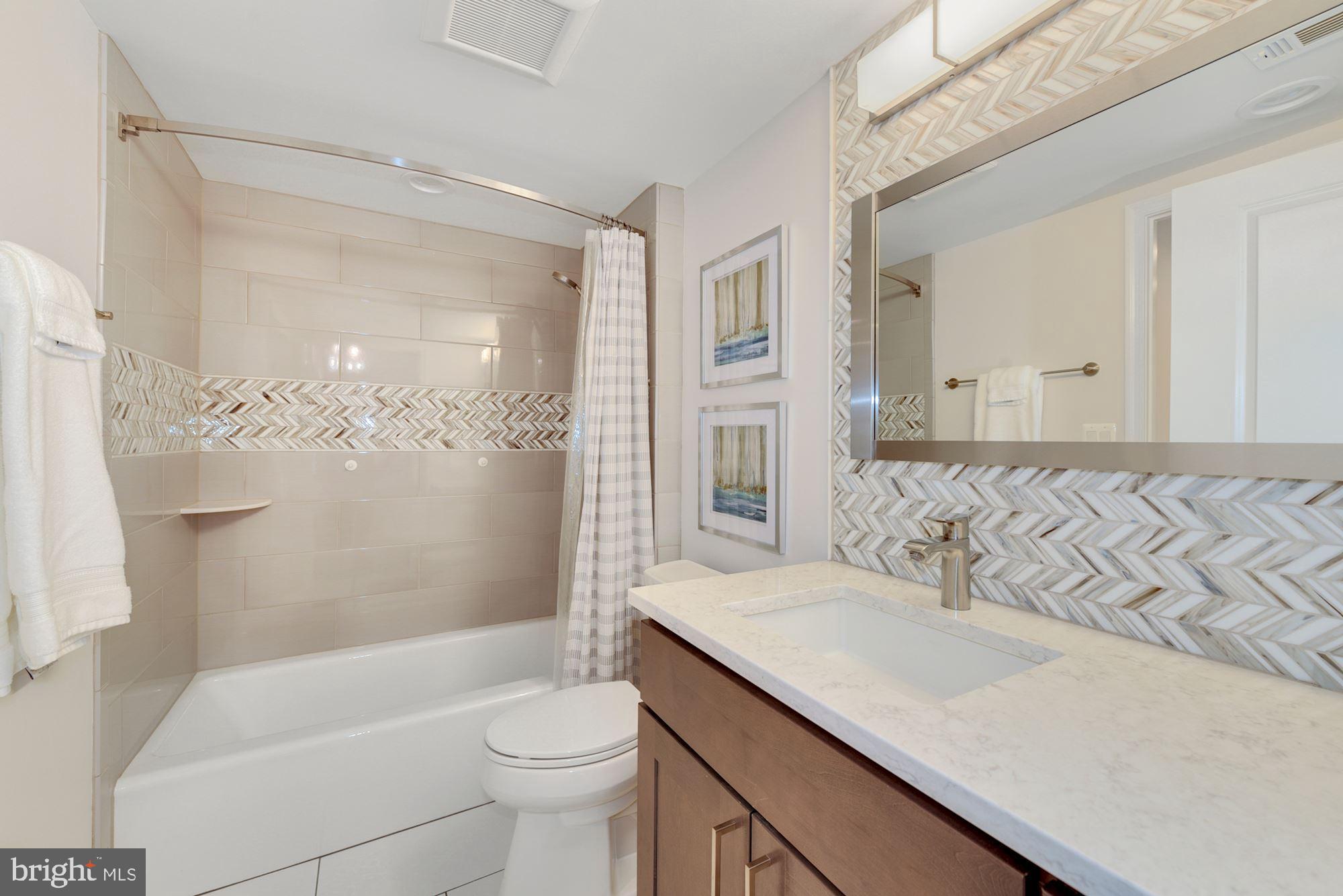 915 E Street Northwest, Unit 1005 Washington, DC 20004 - Photo 19 of 27 Guest Bath