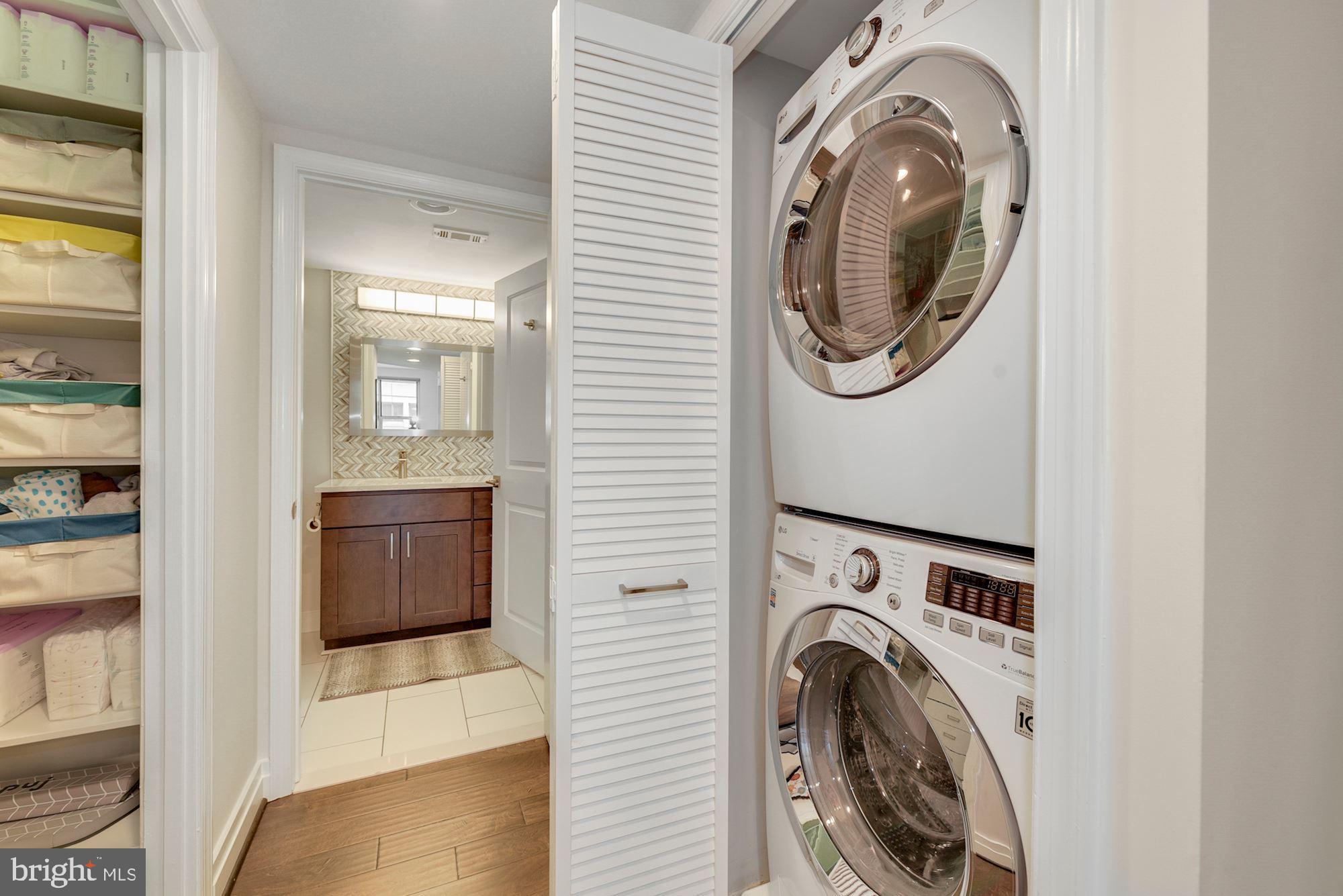 915 E Street Northwest, Unit 1005 Washington, DC 20004 - Photo 20 of 27 Full size Washer/Dryer