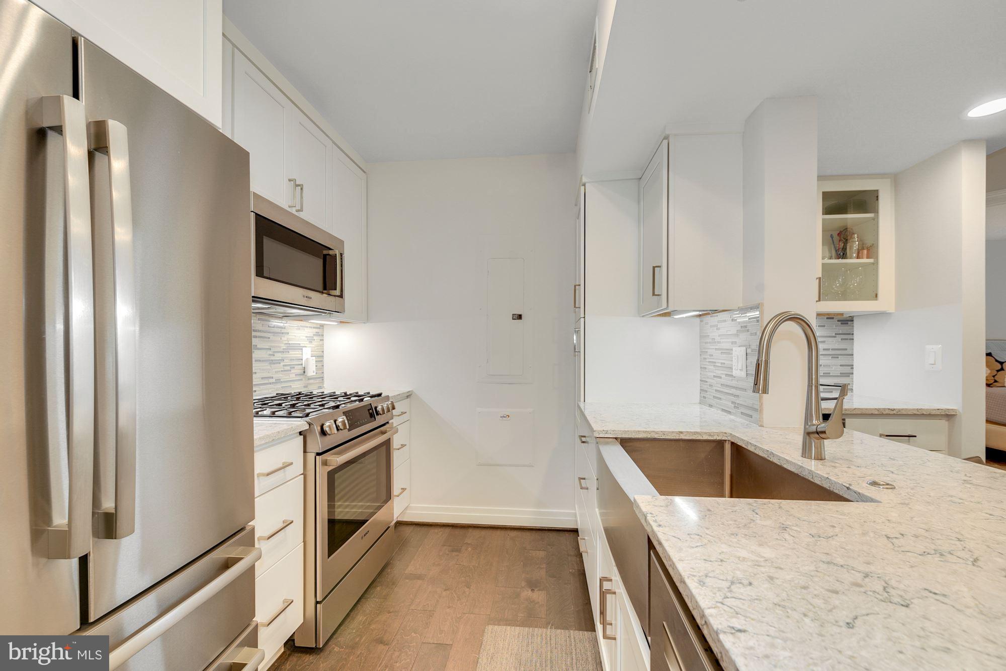 915 E Street Northwest, Unit 1005 Washington, DC 20004 - Photo 4 of 27 Kitchen