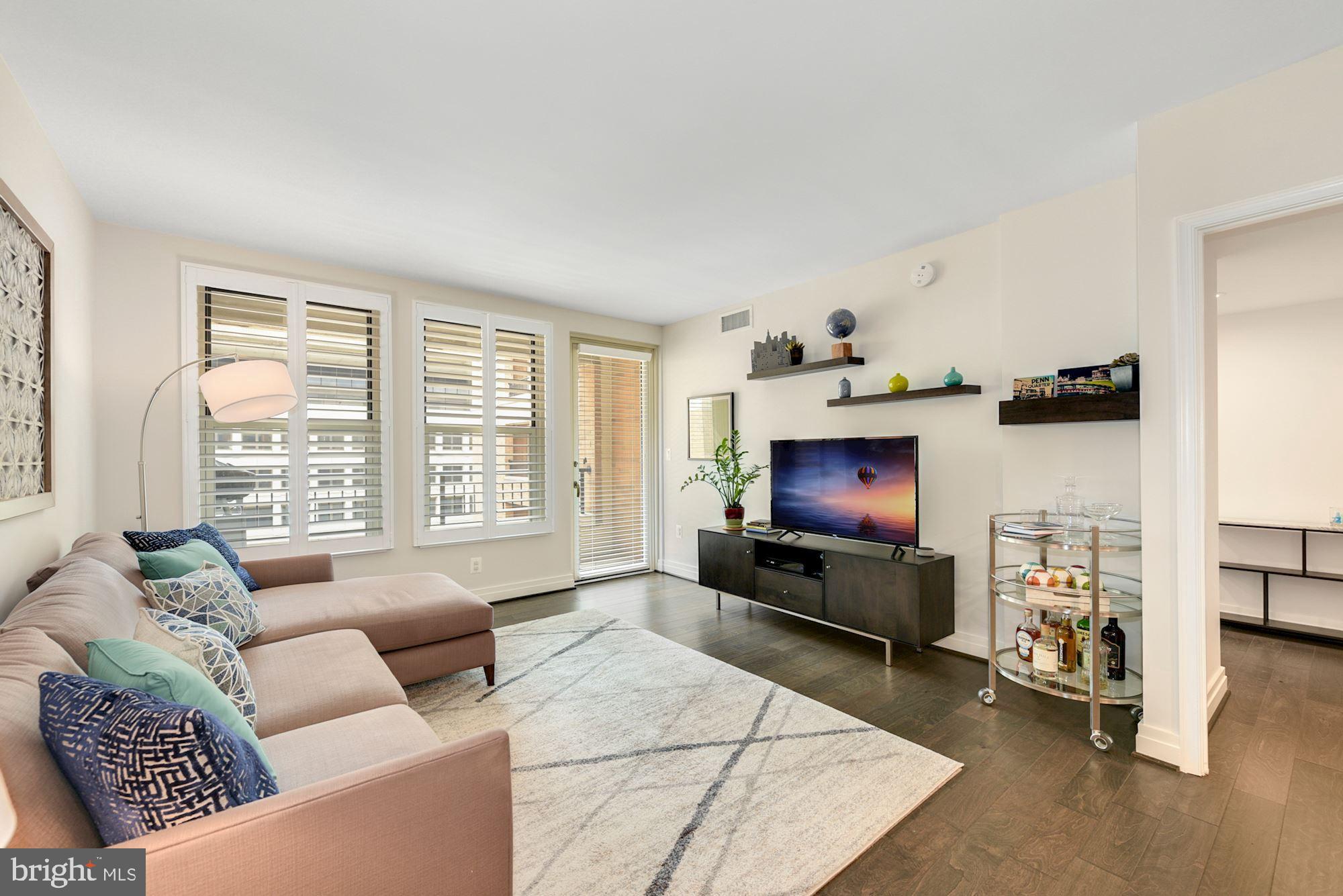 915 E Street Northwest, Unit 1005 Washington, DC 20004 - Photo 7 of 27 Living Room