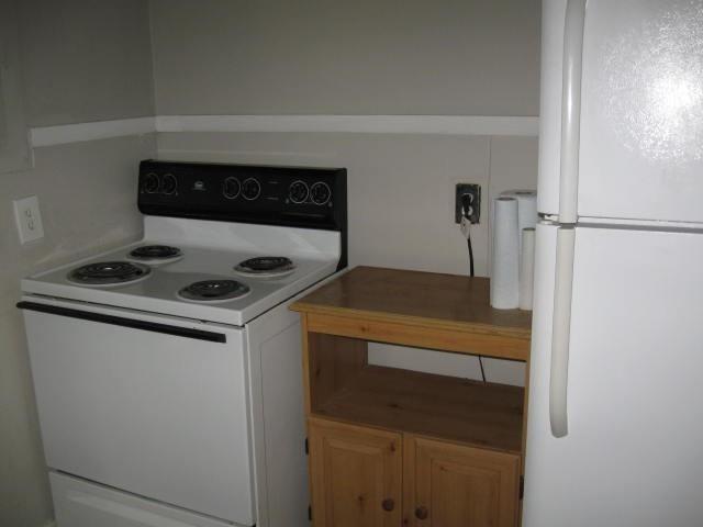 2128 Morris Avenue Tucker, GA 30084 - Photo 2 of 5 a utility room with dryer and washer