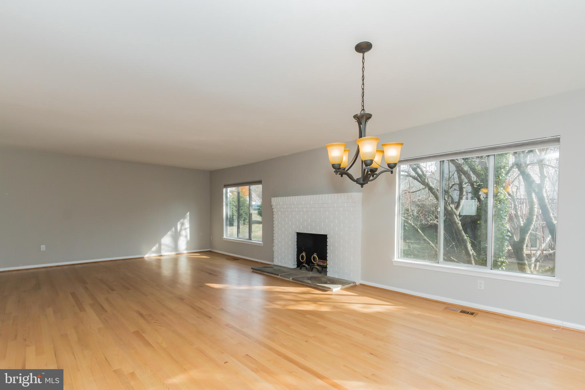 1494 Roundleaf Court Reston, VA 20190 - Photo 12 of 37 Living Room