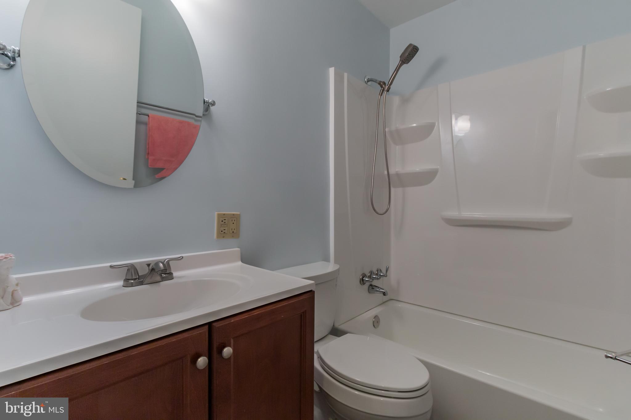 1494 Roundleaf Court Reston, VA 20190 - Photo 24 of 37 Upper Level Hall Bath