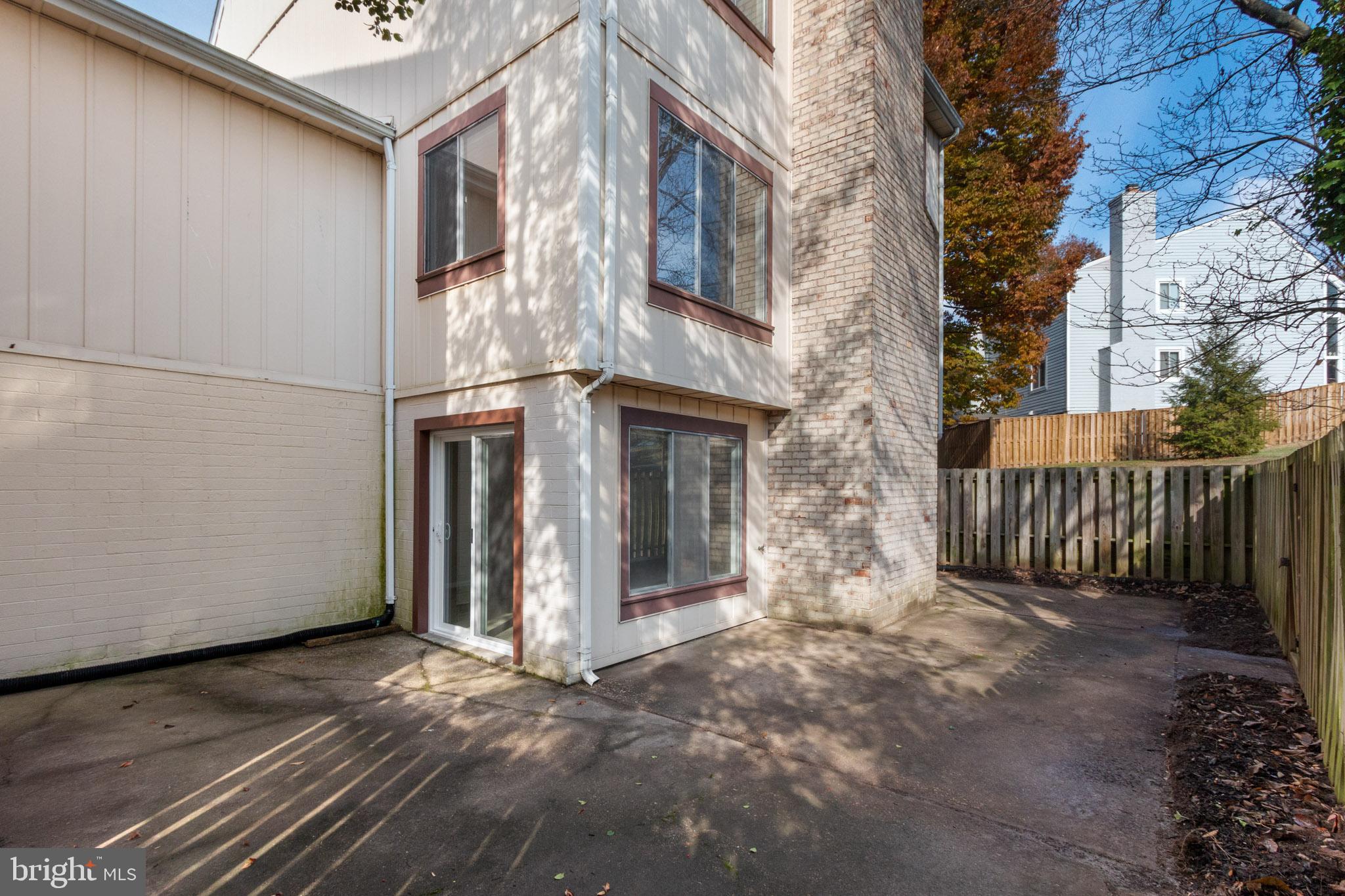 1494 Roundleaf Court Reston, VA 20190 - Photo 29 of 37 Rear Patio