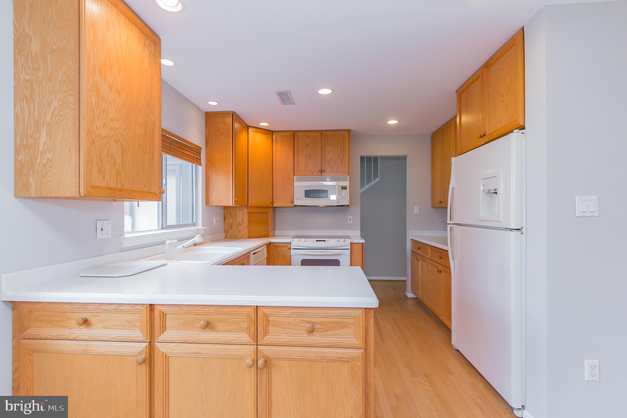 1494 Roundleaf Court Reston, VA 20190 - Photo 4 of 37 Kitchen