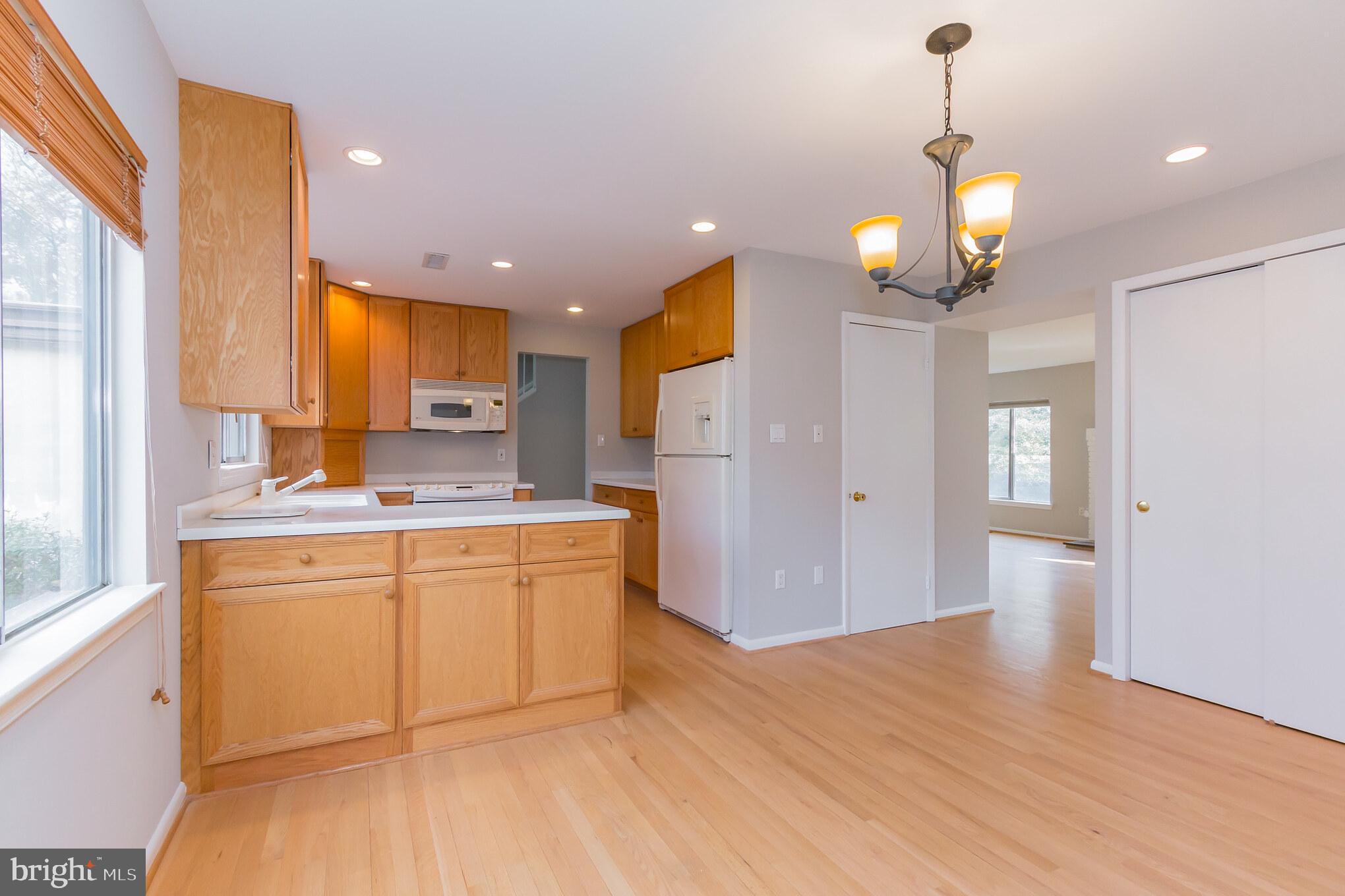 1494 Roundleaf Court Reston, VA 20190 - Photo 5 of 37 Kitchen