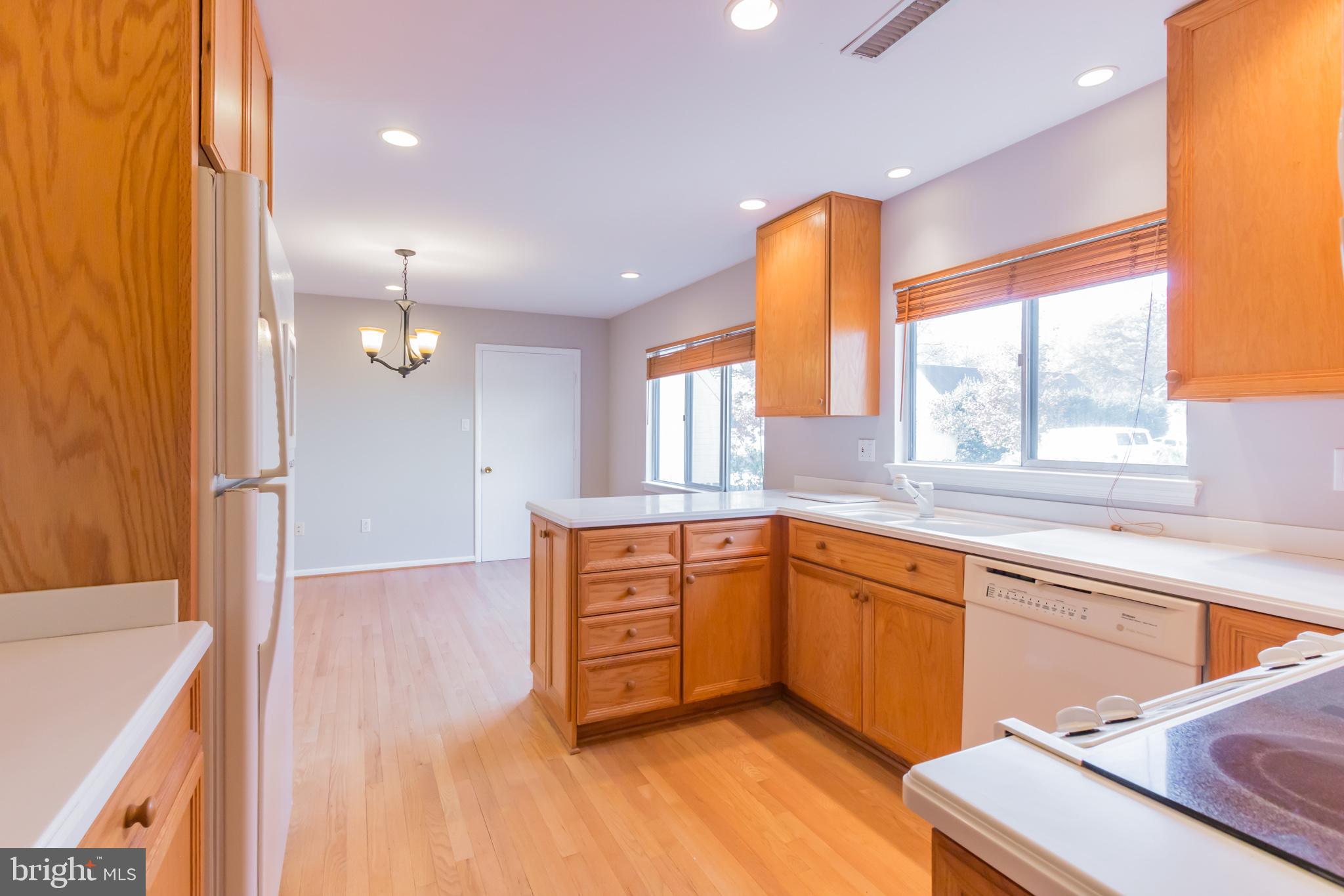 1494 Roundleaf Court Reston, VA 20190 - Photo 6 of 37 Kitchen