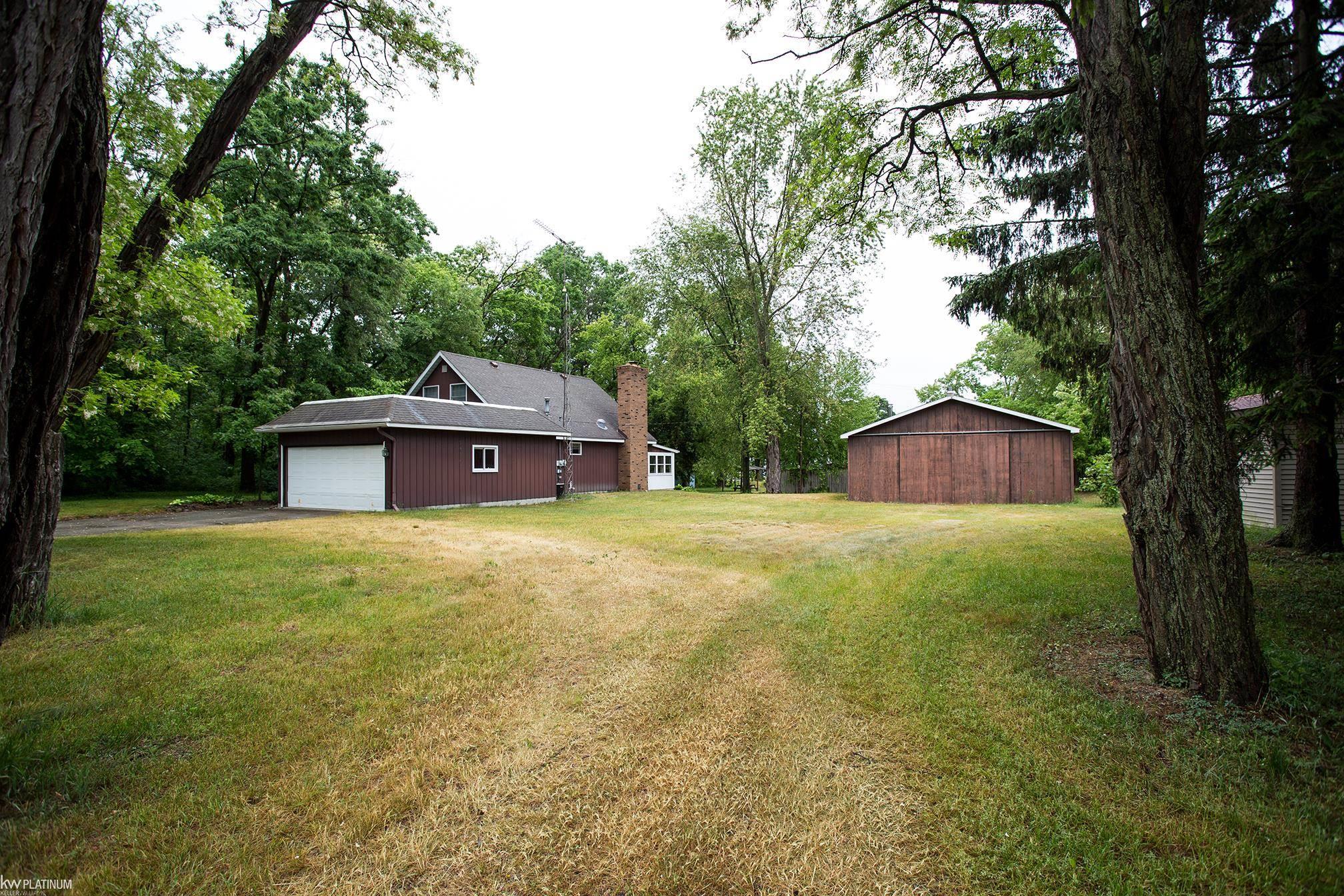 8567 Lakeshore Road Lexington, MI 48450 - Photo 36 of 38 50112146-35.JPG