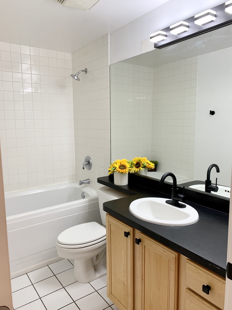 500 South Clinton Street, Unit 417 Chicago, IL 60607 - Photo 13 of 18 a bathroom with a sink a toilet and shower
