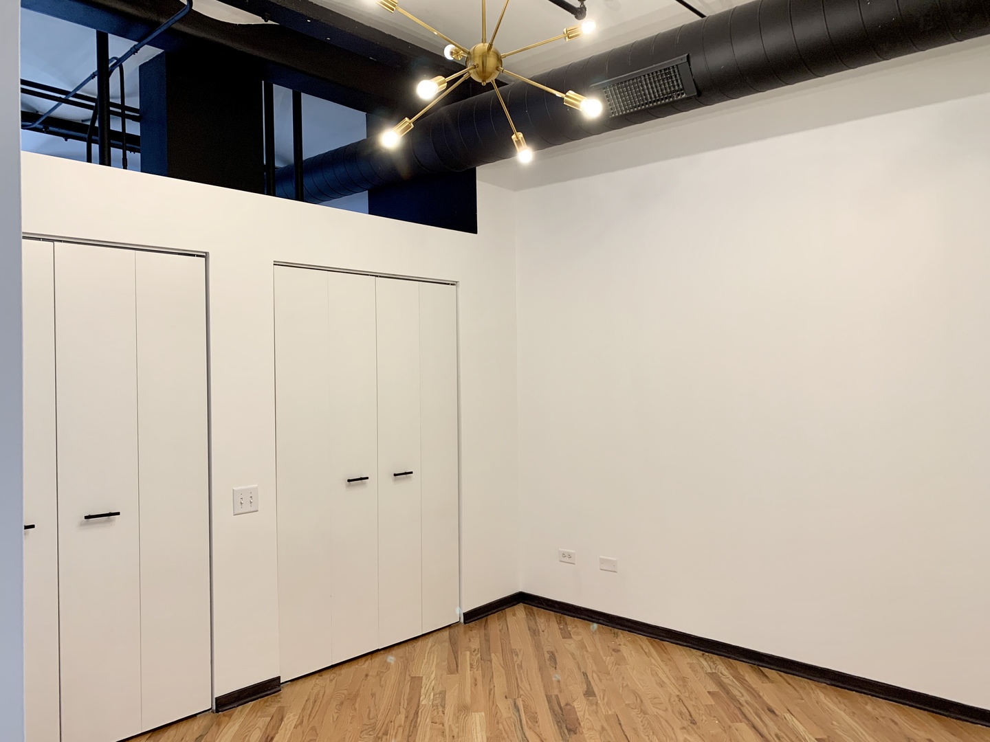 500 South Clinton Street, Unit 417 Chicago, IL 60607 - Photo 9 of 18 a view of an empty room