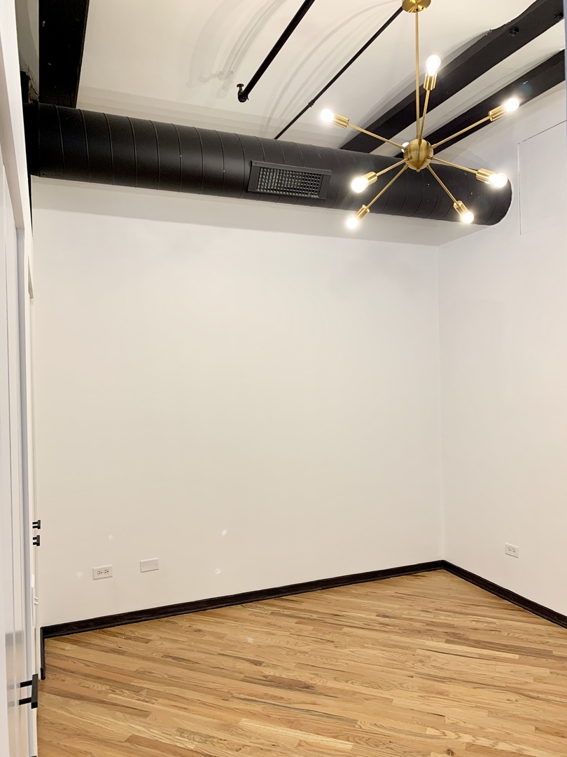 500 South Clinton Street, Unit 417 Chicago, IL 60607 - Photo 10 of 18 a view of an empty room
