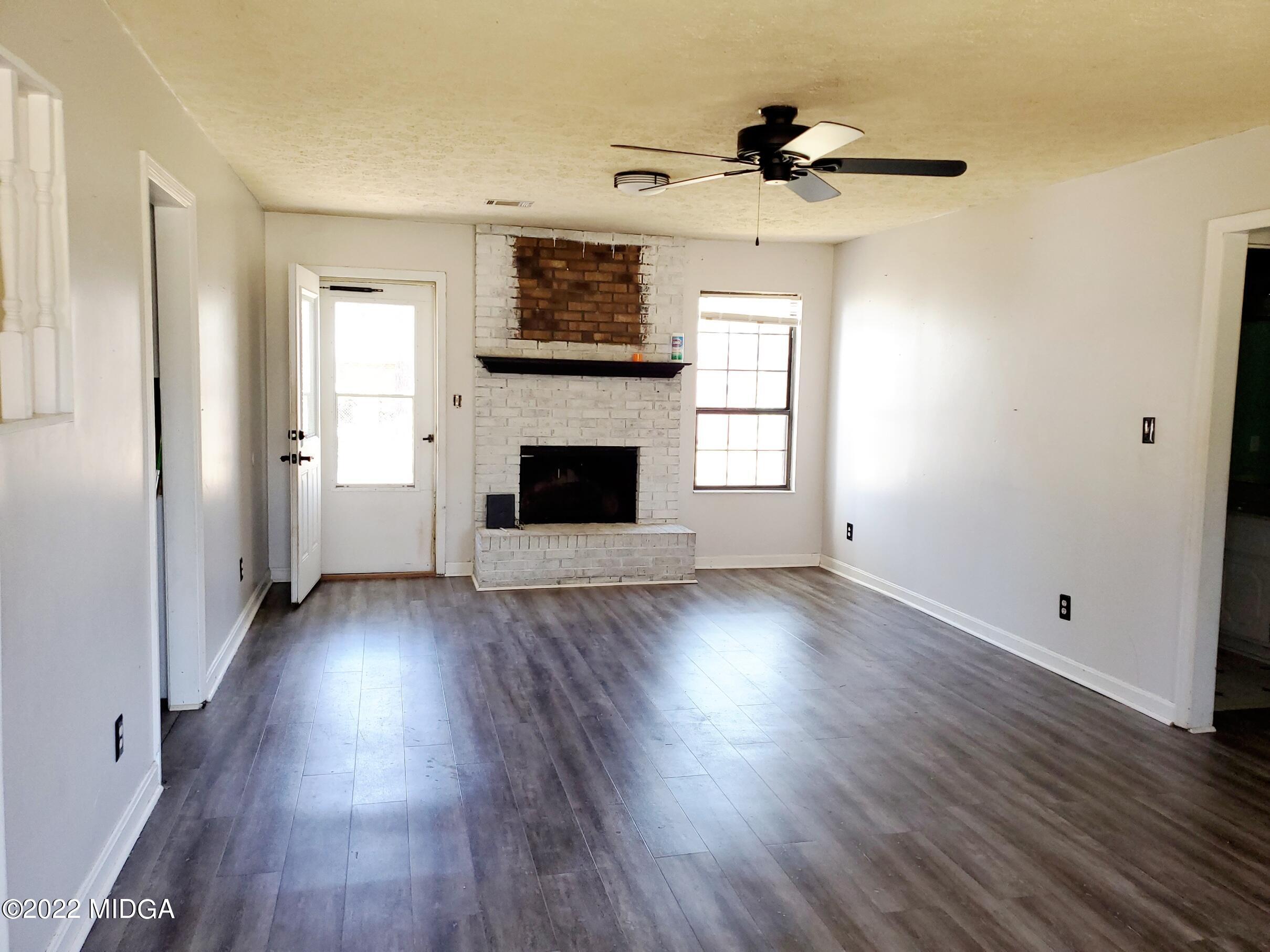 1501 Main Street Perry, GA 31069 - Photo 8 of 17 Photo 8 - Living Room