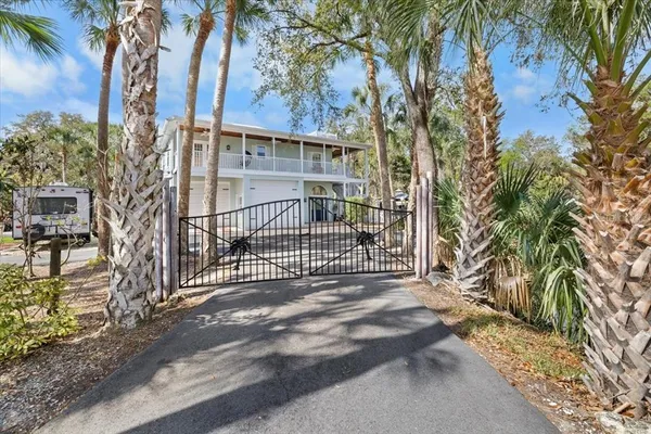 $715,000 | 6093 Avenue Of The Palms, Weeki Wachee, FL 34607