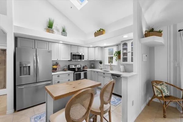 $715,000 | 6093 Avenue Of The Palms, Weeki Wachee, FL 34607