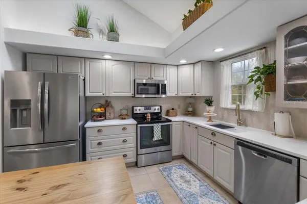 $715,000 | 6093 Avenue Of The Palms, Weeki Wachee, FL 34607