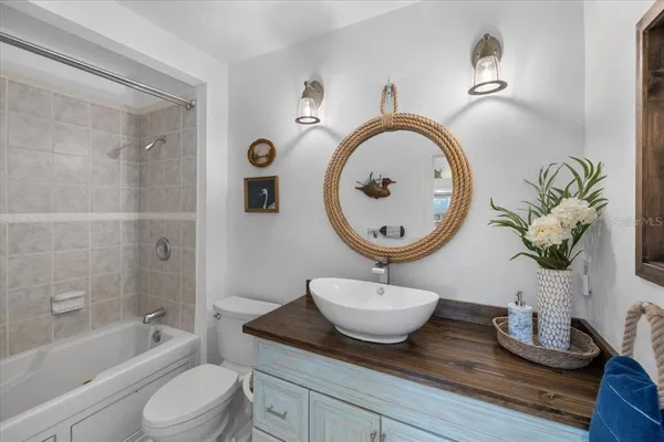 $715,000 | 6093 Avenue Of The Palms, Weeki Wachee, FL 34607