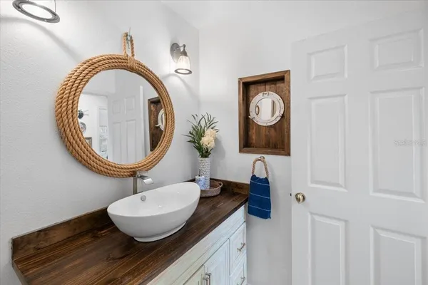 $715,000 | 6093 Avenue Of The Palms, Weeki Wachee, FL 34607