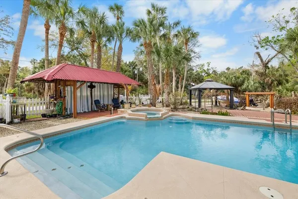 $715,000 | 6093 Avenue Of The Palms, Weeki Wachee, FL 34607