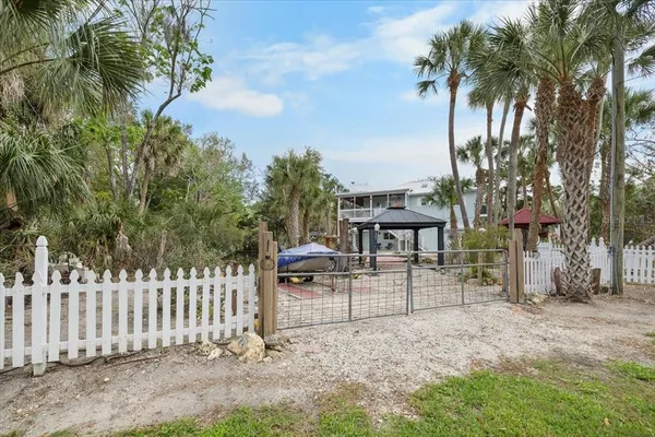 $715,000 | 6093 Avenue Of The Palms, Weeki Wachee, FL 34607