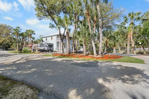 $715,000 | 6093 Avenue Of The Palms, Weeki Wachee, FL 34607