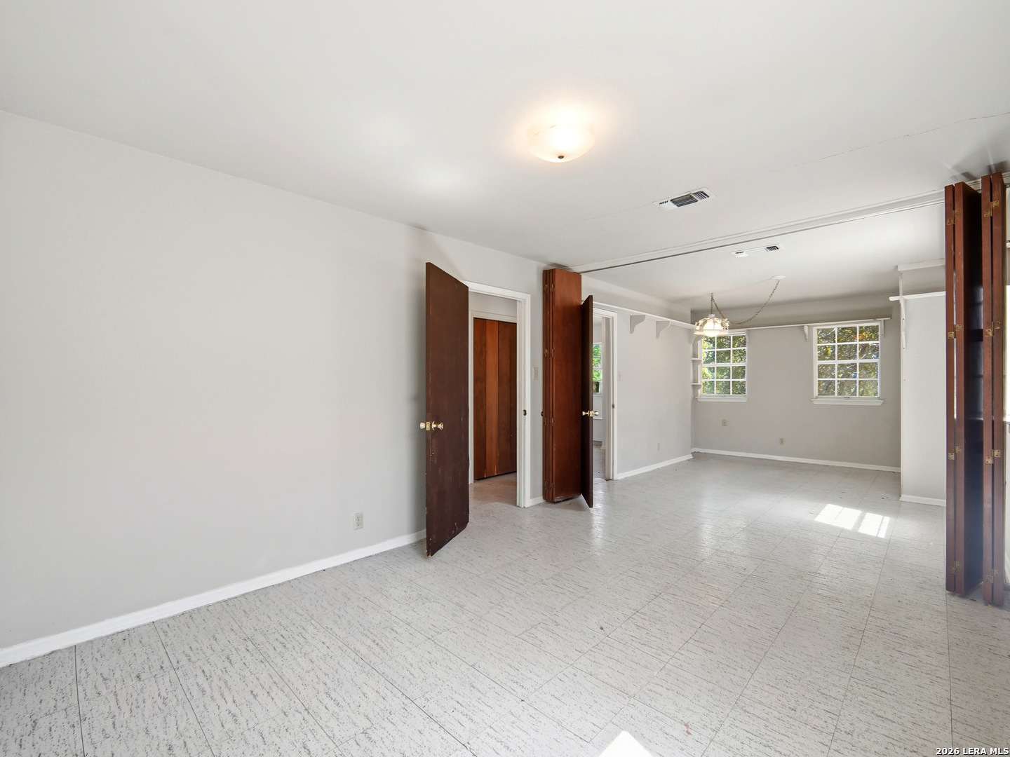 300 Ave M Hondo, TX 78861 - Photo 24 of 37 a view of an empty room with windows