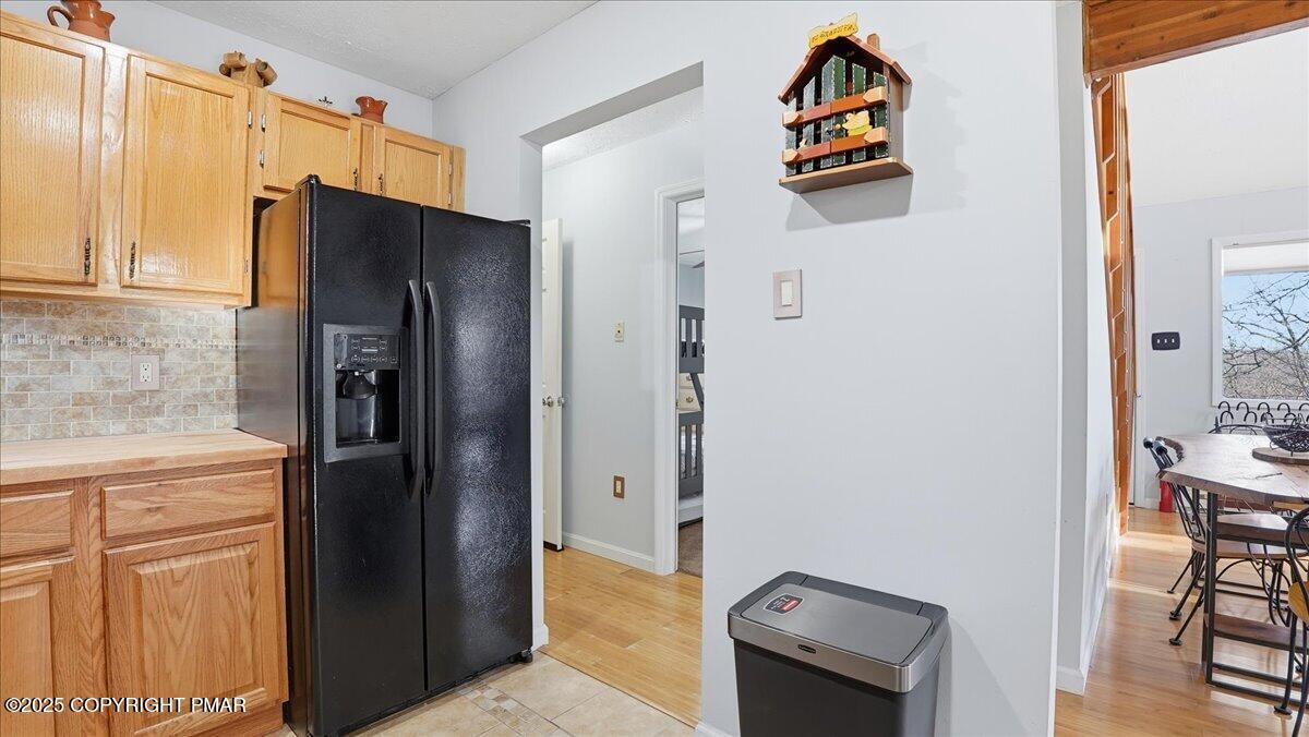109 Saunders Drive Bushkill, PA 18324 - Photo 19 of 106 a kitchen with a refrigerator and a stove