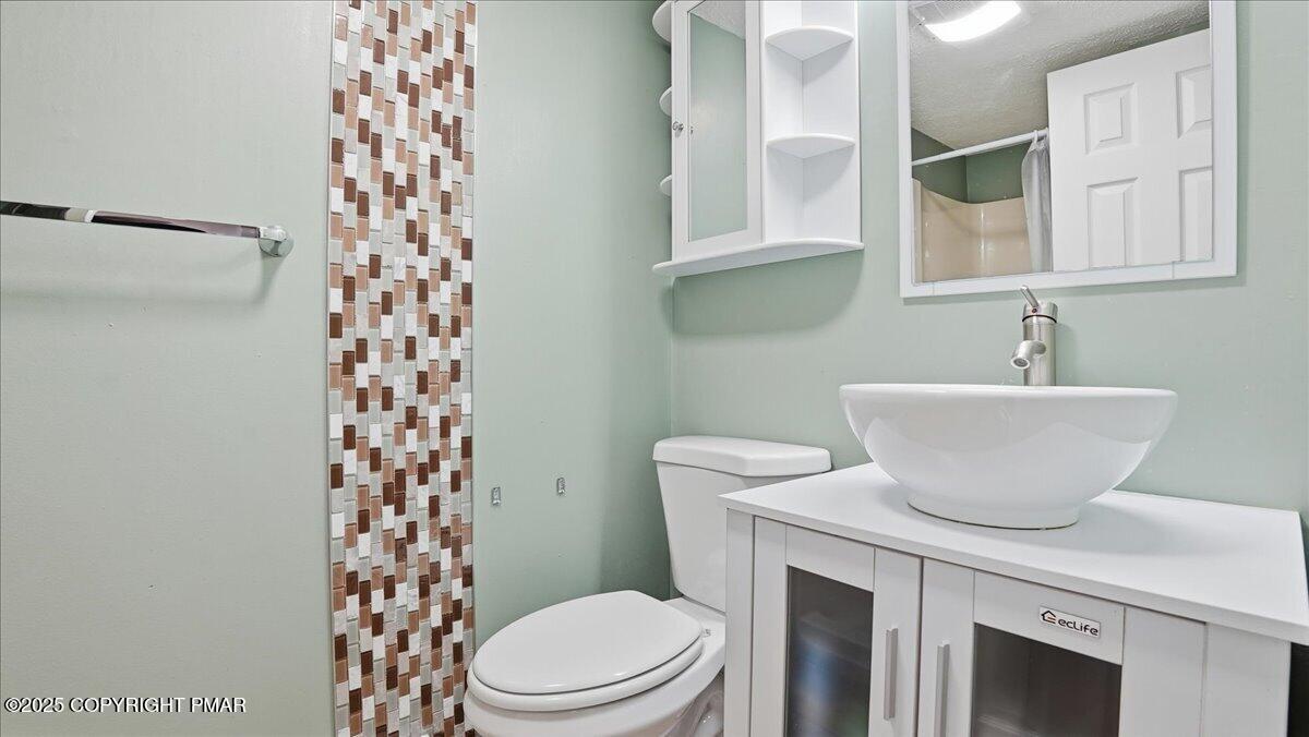 109 Saunders Drive Bushkill, PA 18324 - Photo 29 of 106 028-029_Photo Dec 01 2025, 3 02 42 PM