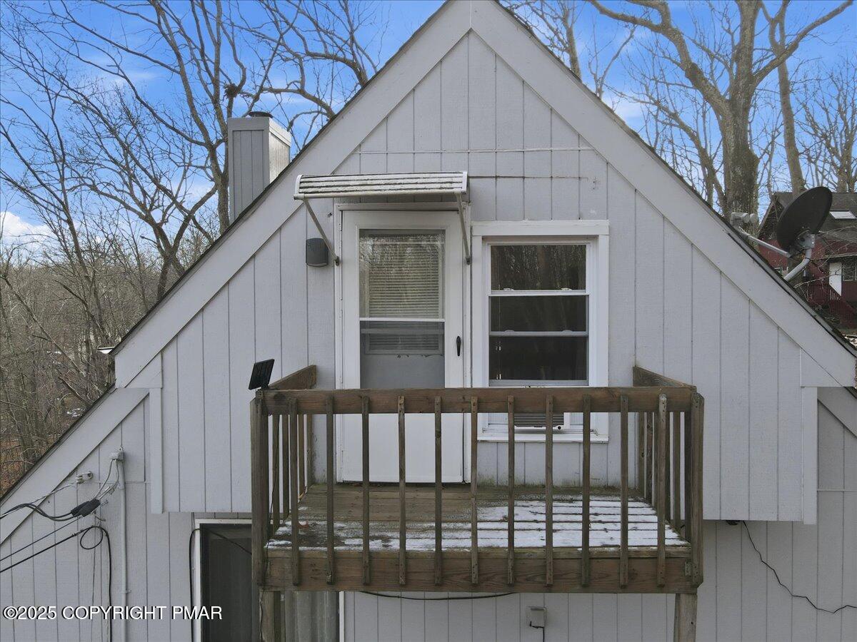 109 Saunders Drive Bushkill, PA 18324 - Photo 4 of 106 a front view of a house