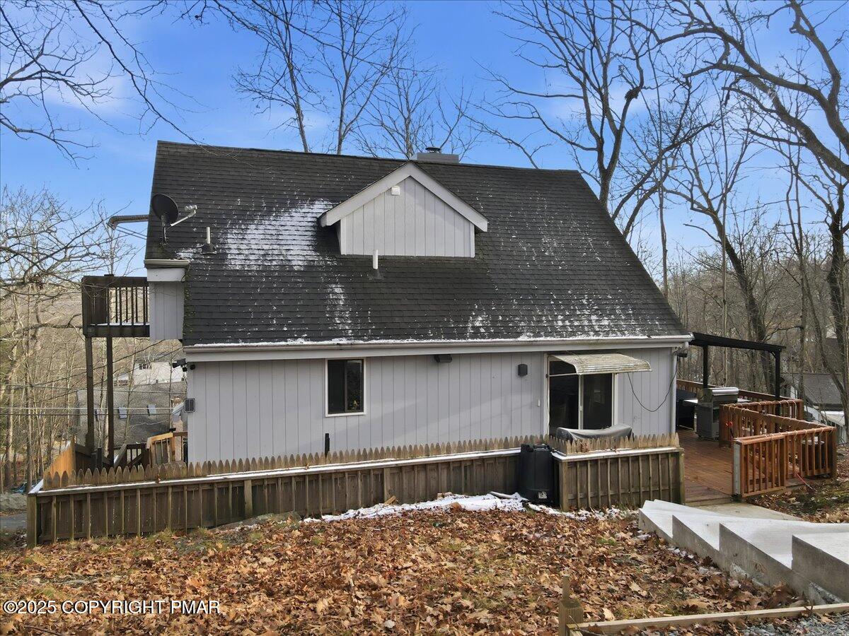 109 Saunders Drive Bushkill, PA 18324 - Photo 43 of 106 a front view of a house with a yard
