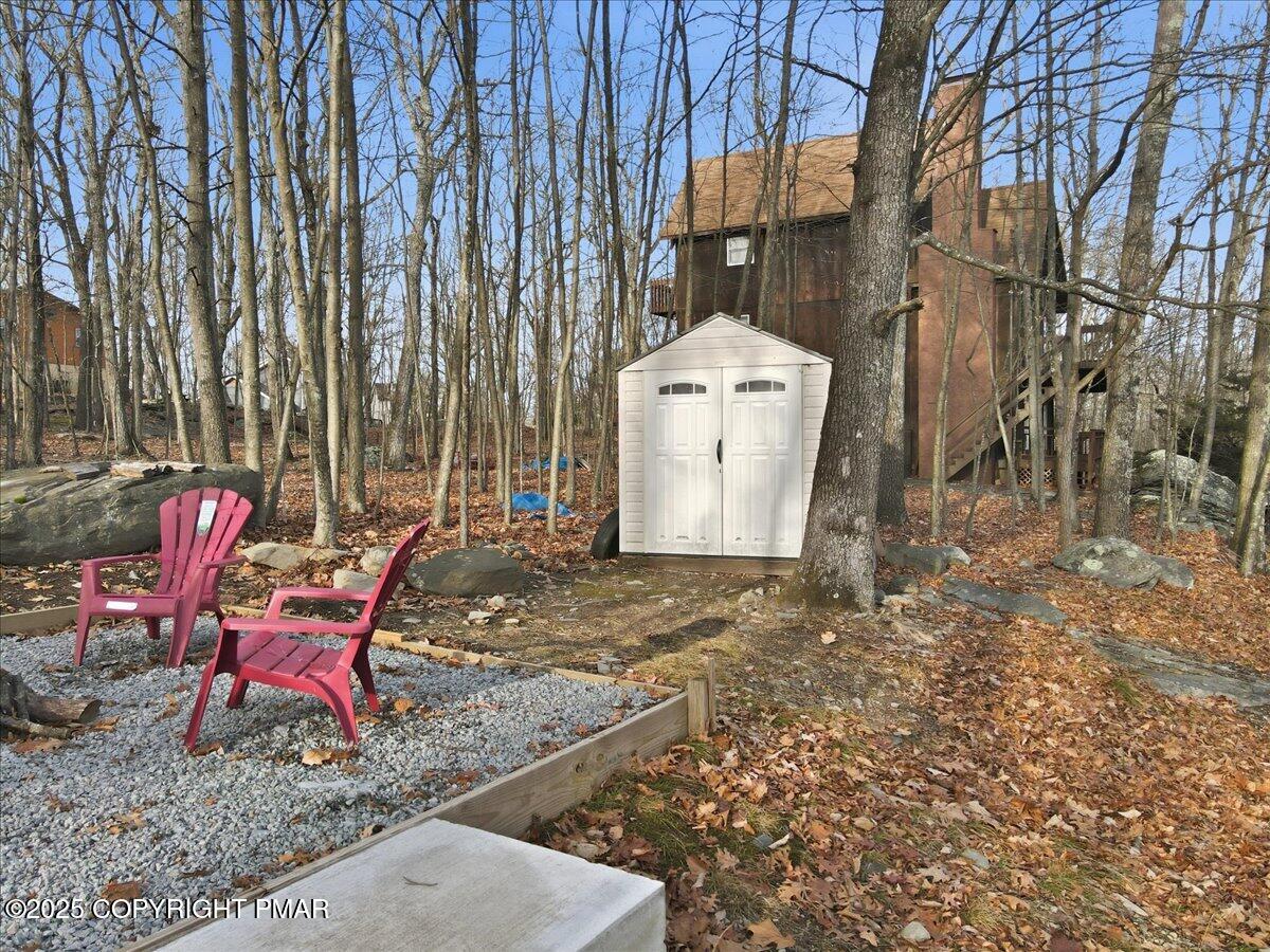 109 Saunders Drive Bushkill, PA 18324 - Photo 61 of 106 a backyard of a house with table and chairs