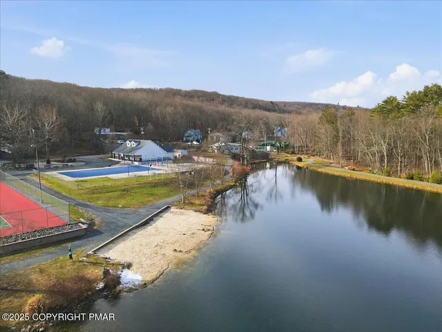 $252,000 | 109 Saunders Drive, Bushkill, PA 18324